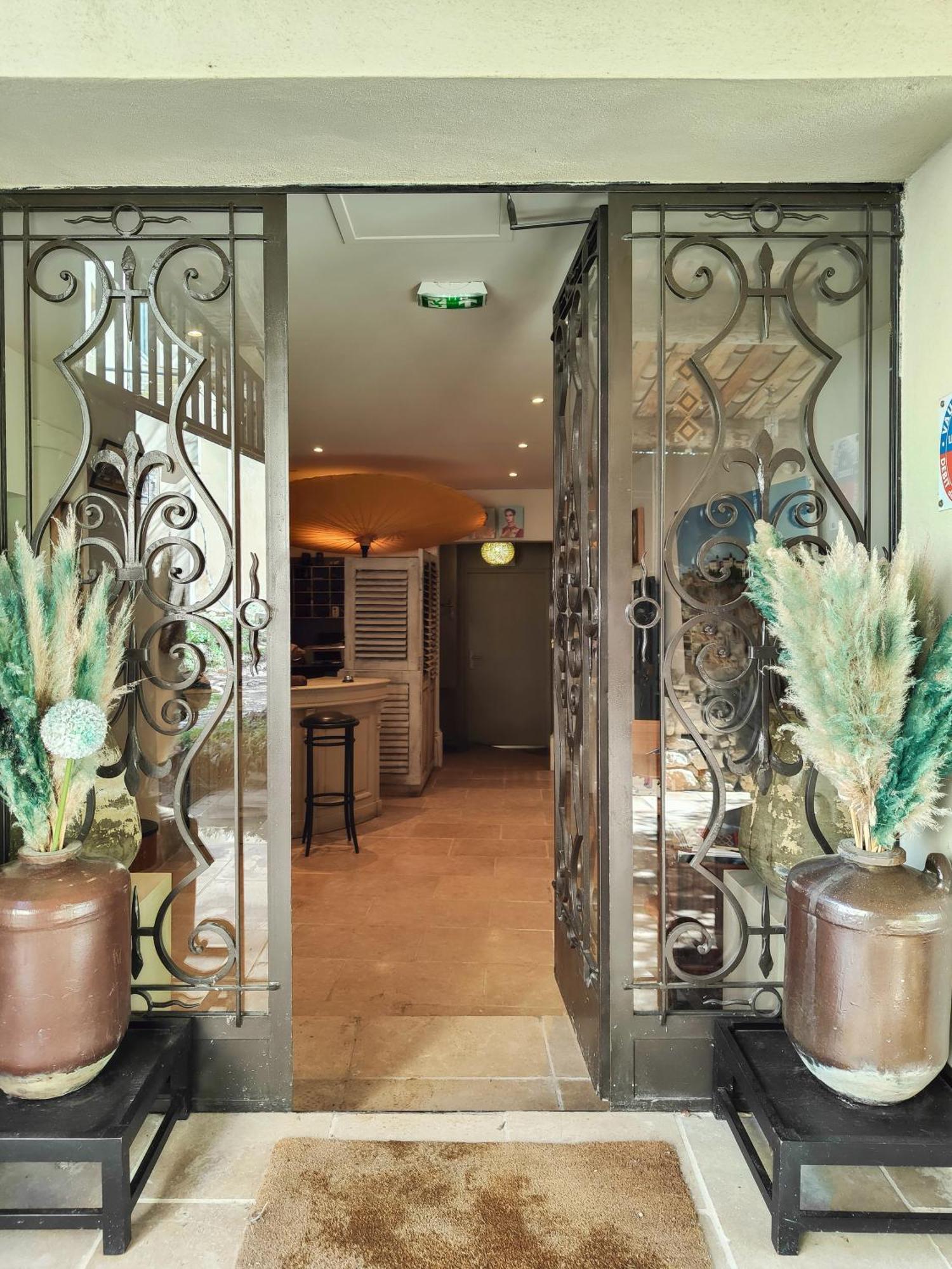 Hostellerie Le Paradou Lourmarin Exterior foto